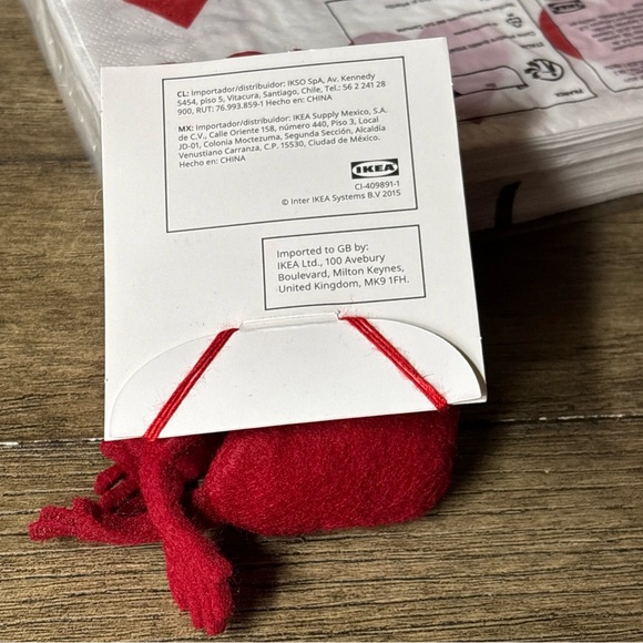 3 pc Valentine’s Day lot, Heart ornaments, Plush cat (used), and napkins - Picture 15 of 15